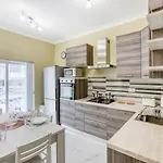 Seaview, Beautiful 3br 1 Апартаменты Марсаскала