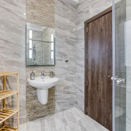 Seaview, Beautiful 3br 1 *