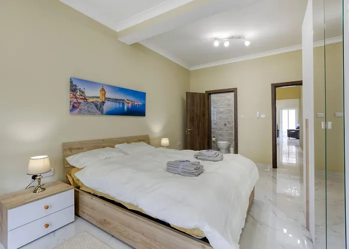 Seaview, Beautiful 3br 1 Apartament